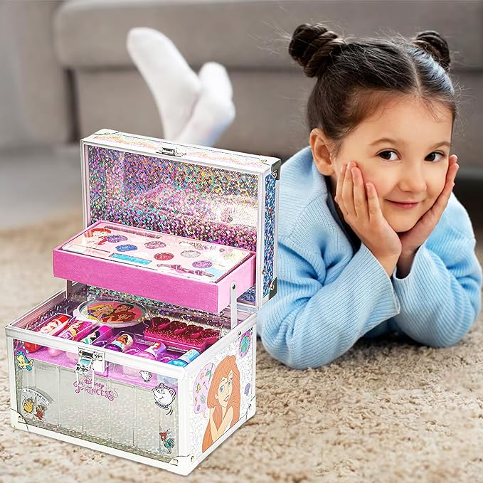 Disney Princess - Townley Girl Train Case El juego de maquillaje cosmético incluye brillo de labios, brillo de ojos, brocha, esmalte de uñas, accesorios ¡y más! para niñas